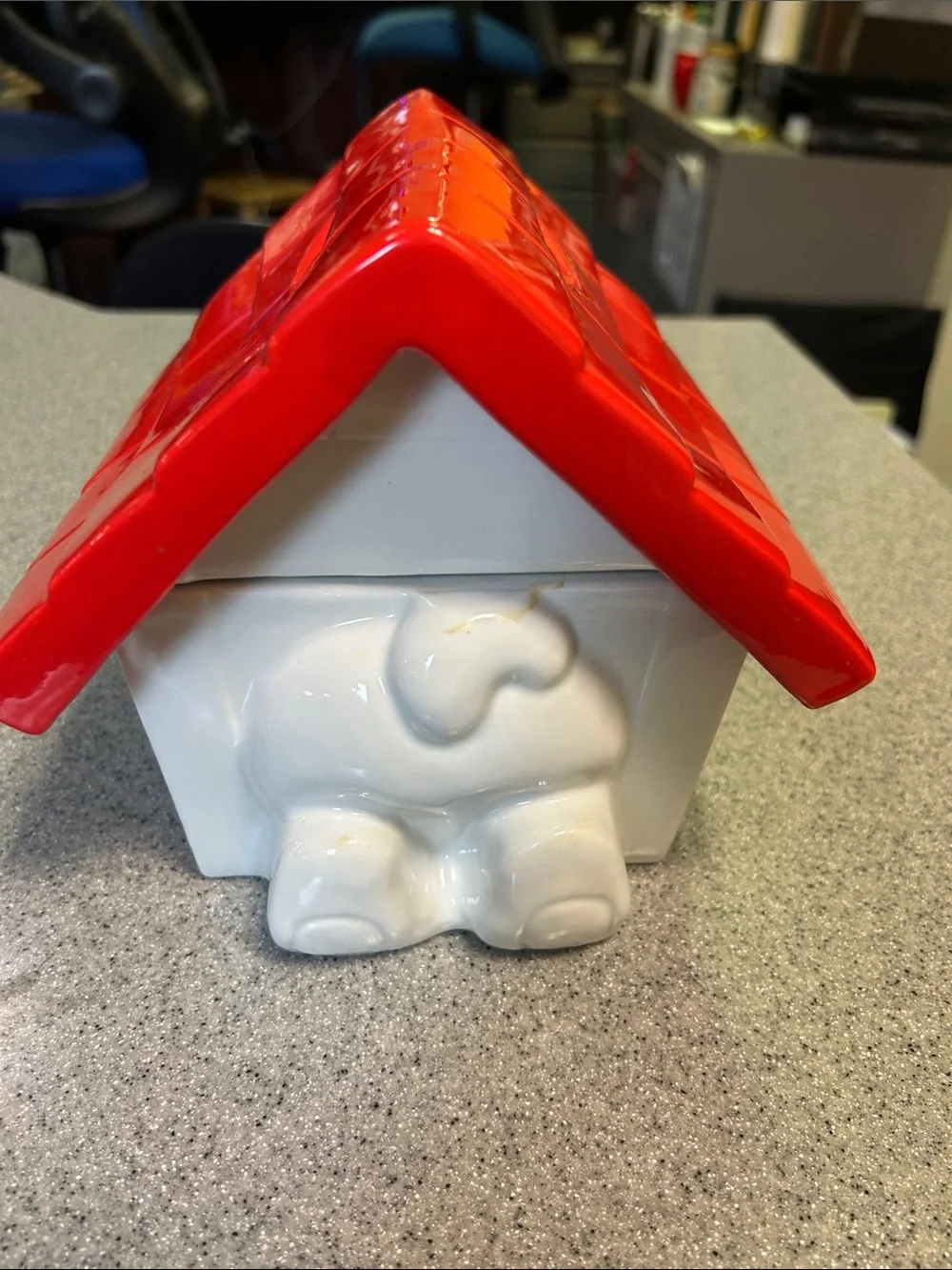 RARE!! collectible Target Bullseye Ceramic Dog Coin Bank with Red Roof